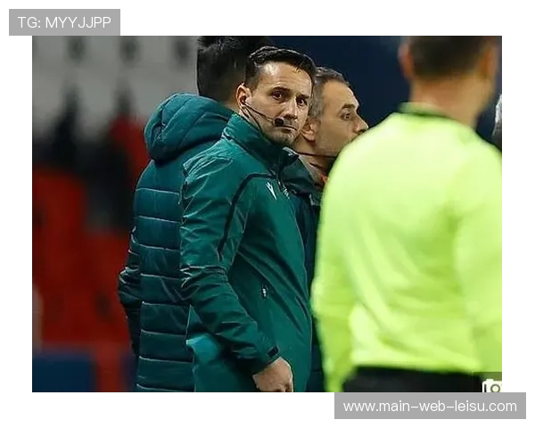 欧足联开展反种族歧视活动，欧冠赛前全场默声抗议